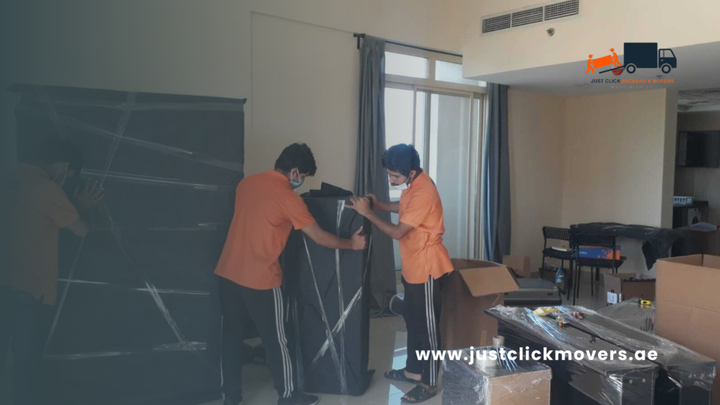 How to Declutter Your Home in Dubai Before a Move